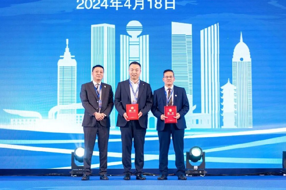 【榮譽(yù)時(shí)刻】超信國(guó)際集團(tuán)董事長(zhǎng)王以超榮任沭陽(yáng)縣駐無錫商會(huì)名譽(yù)會(huì)長(zhǎng)